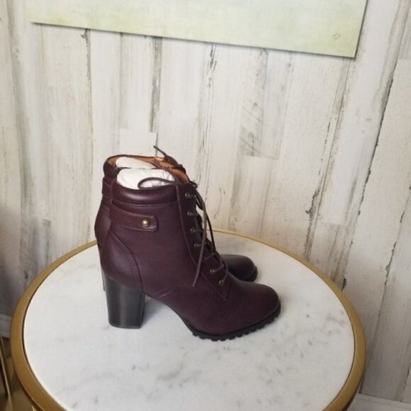 Style & Co Cassyn Lace-Up Lug Sole Booties Wine 10M - Picture 4 of 6